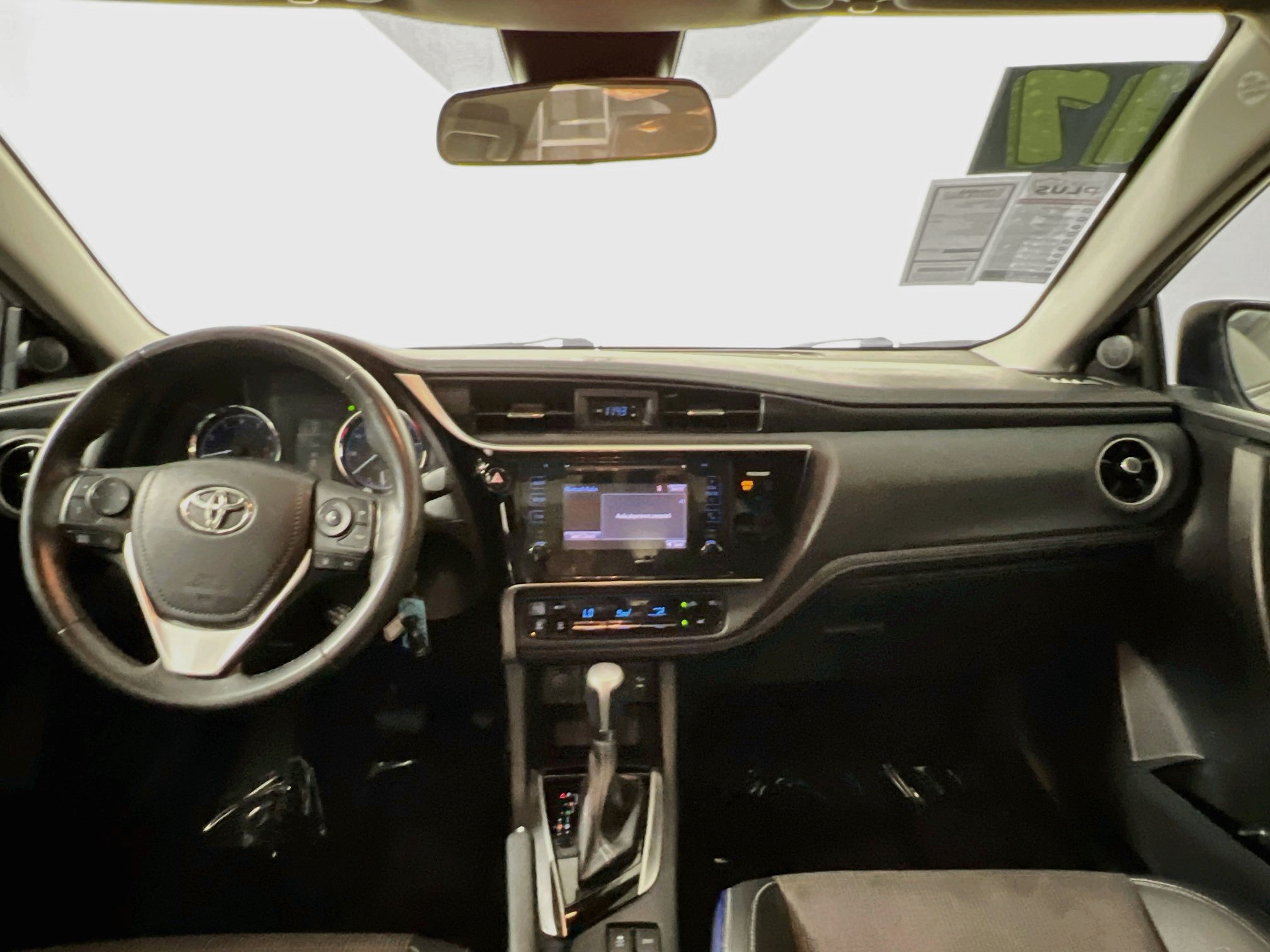Used 2017 Toyota Corolla SE FWD image 29