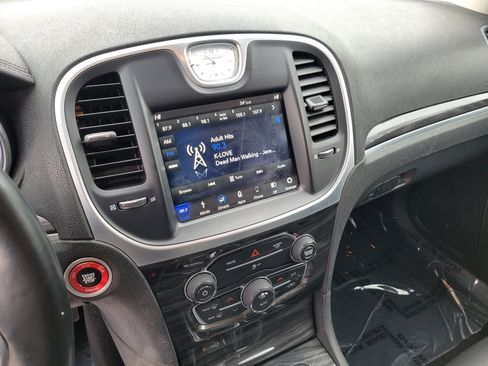 Used 2019 Chrysler 300 Touring w/ Sport Appearance Package image 27