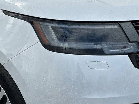Used 2023 Land Rover Range Rover SE image 12