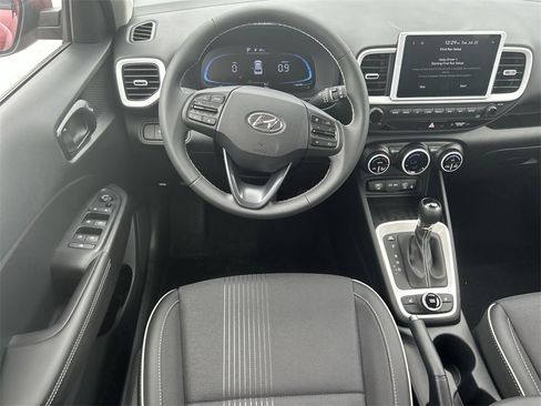 New 2025 Hyundai Venue Limited image 4