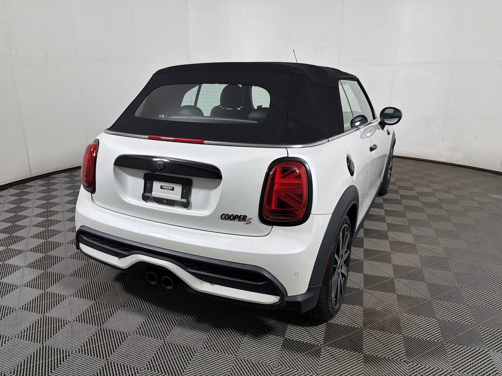 Used 2024 MINI Cooper S FWD image 6