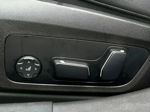 Used 2024 BMW 330i xDrive Sedan w/ Convenience Package image 23