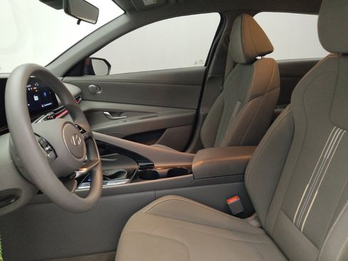 Used 2024 Hyundai Elantra Blue FWD image 17