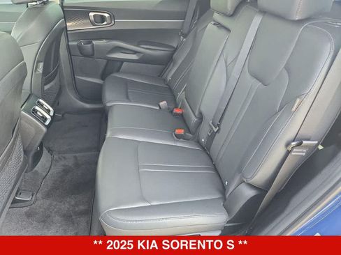 Used 2025 Kia Sorento S FWD image 18