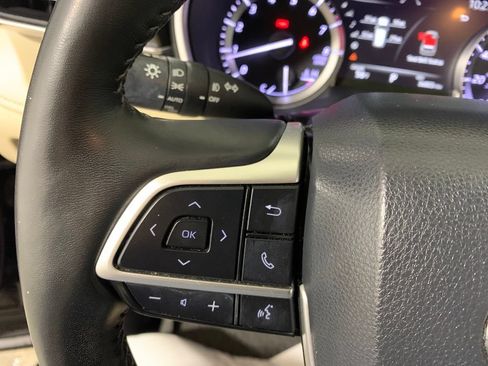 Used 2022 Toyota Highlander Limited FWD image 32
