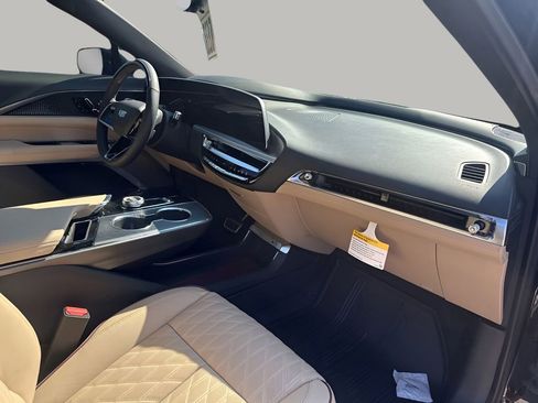 New 2026 Cadillac Lyriq Signature Luxury w/ Nappa Leather Package AWD/4WD image 14