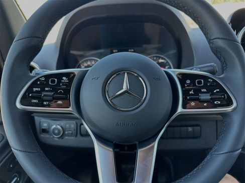 Used 2024 Mercedes-Benz Sprinter 2500 image 26