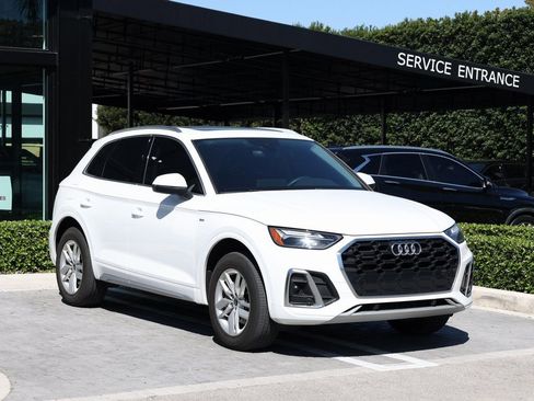 Used 2023 Audi Q5 2.0T Premium w/ Convenience Package image 2