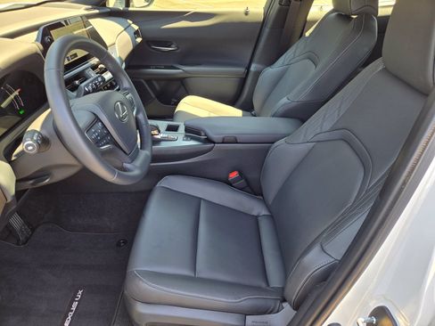 Used 2025 Lexus UX 300h FWD image 15