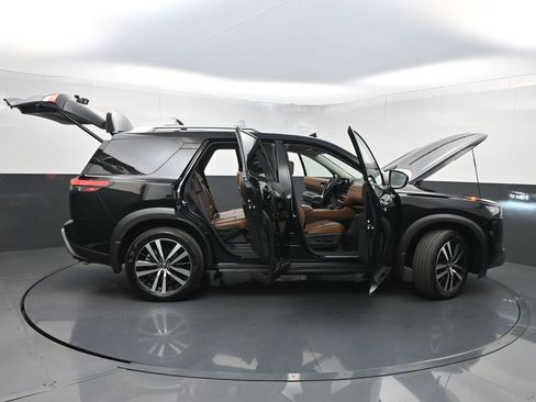 Used 2025 Nissan Pathfinder Platinum w/ Cargo Package FWD image 41