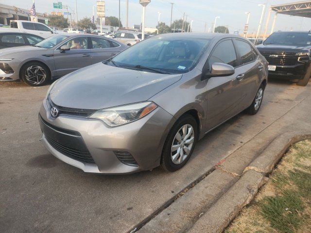 Used 2016 Toyota Corolla LE FWD image 2