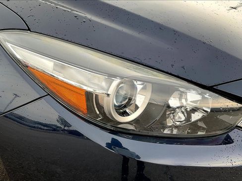 Used 2017 MAZDA MAZDA3 Touring image 29