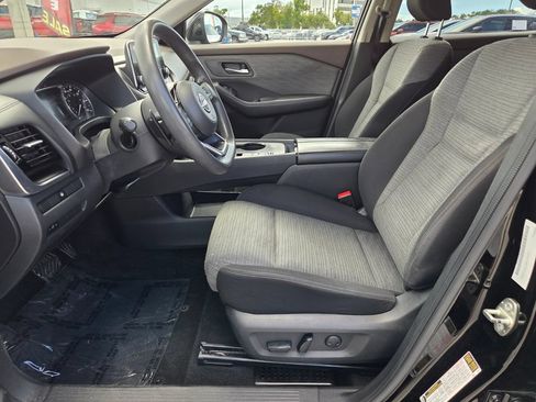 Used 2022 Nissan Rogue SV FWD image 4