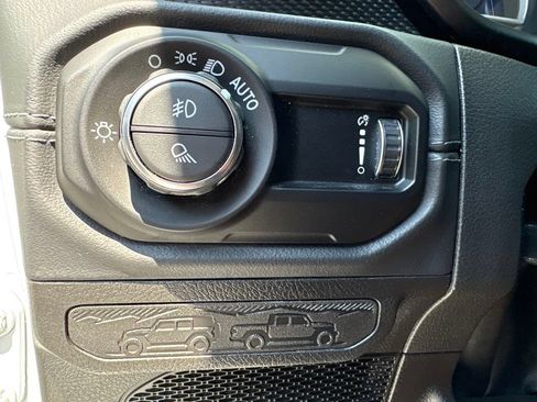 Used 2026 Jeep Gladiator Mojave AWD/4WD image 23