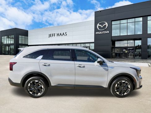 Used 2025 Kia Sorento S image 5