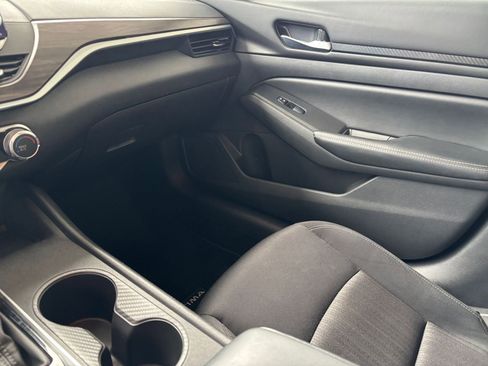 Used 2025 Nissan Altima 2.5 SV FWD image 36