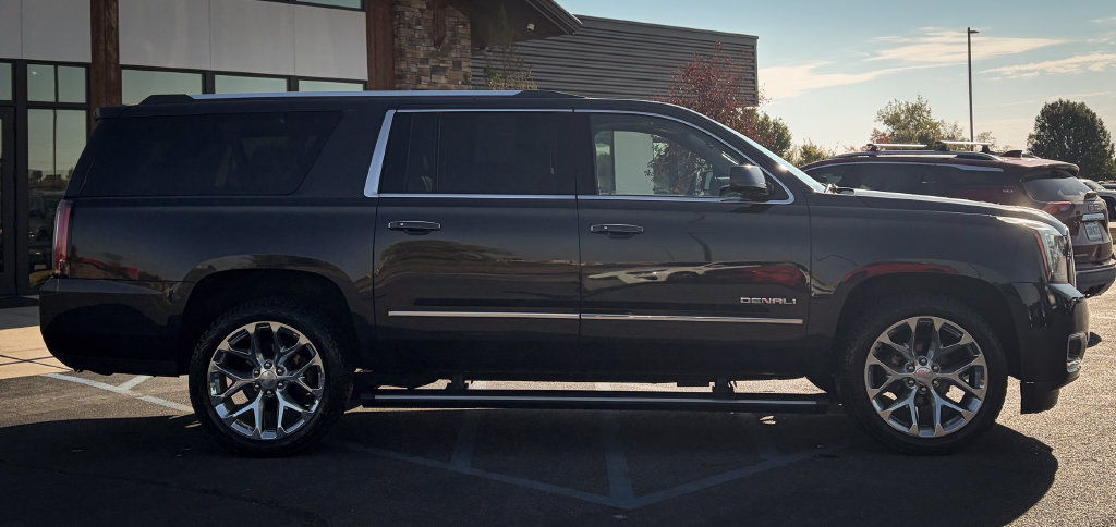Used 2020 GMC Yukon XL Denali w/ Denali Ultimate Package AWD/4WD image 28