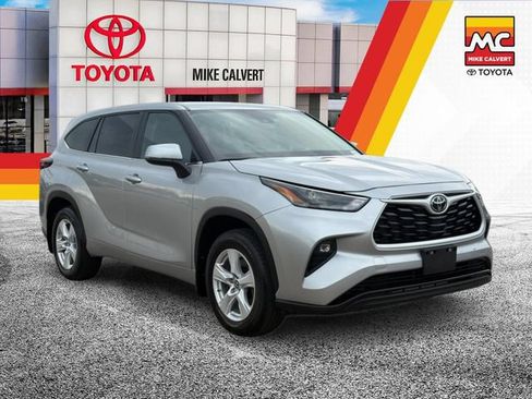 Used 2025 Toyota Highlander LE AWD/4WD image 7