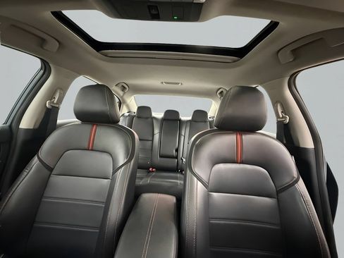 Used 2025 Nissan Sentra SR w/ SR Premium Package FWD image 15