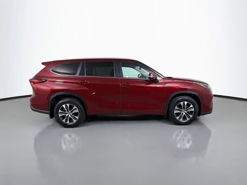 Used 2023 Toyota Highlander XLE AWD/4WD image 5