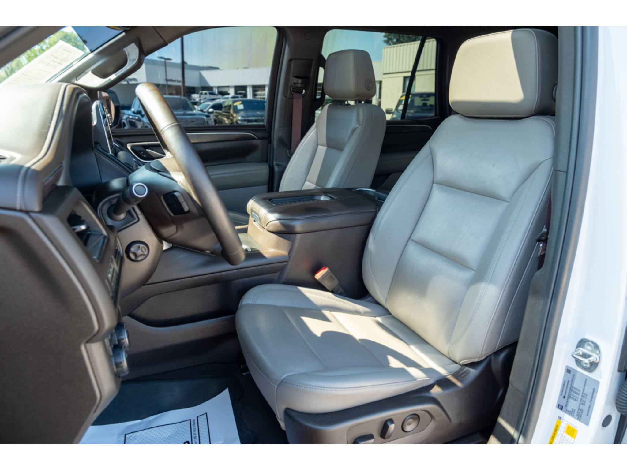Used 2023 Chevrolet Tahoe Z71 w/ Luxury Package AWD/4WD image 12
