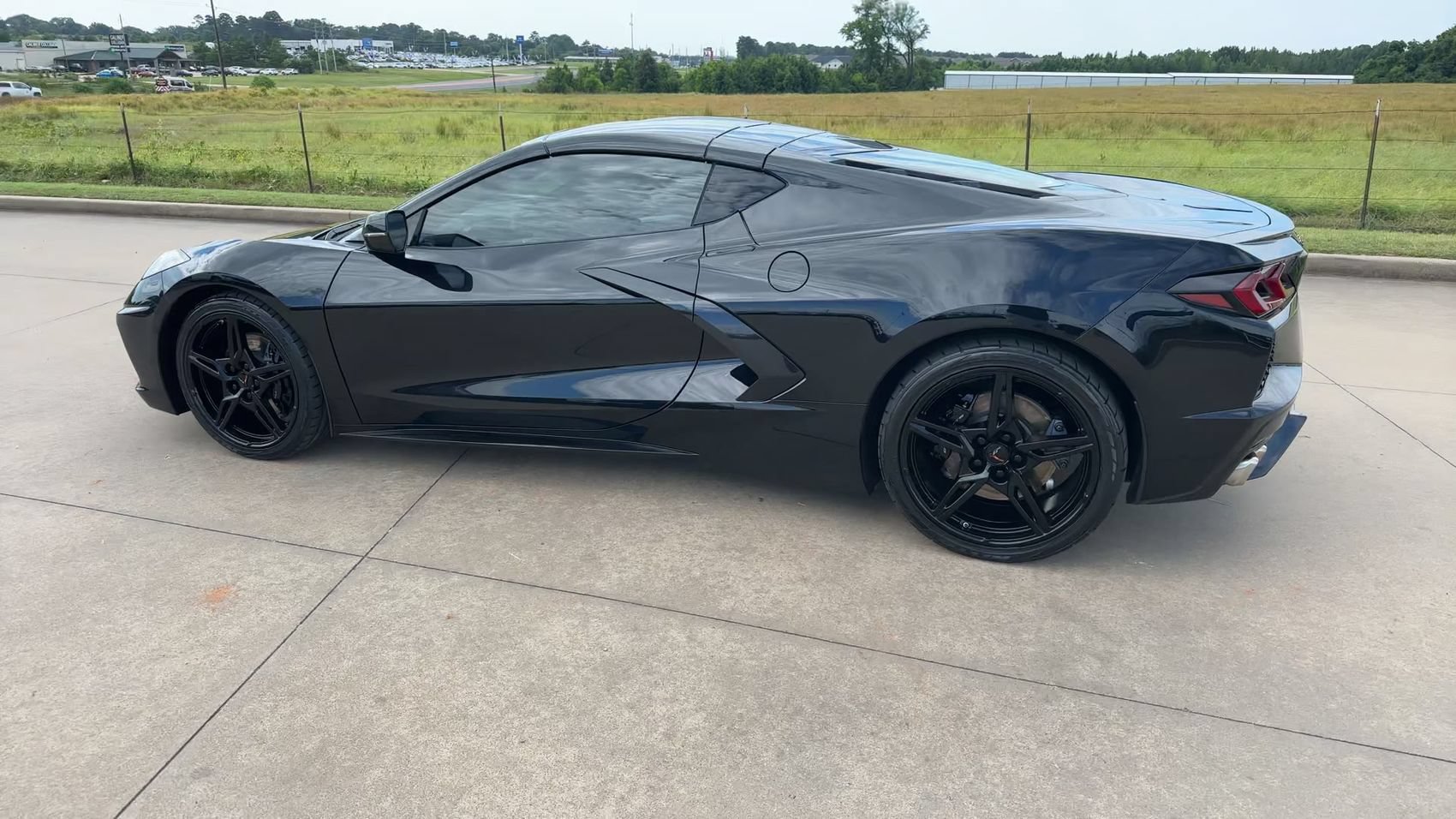 Used 2025 Chevrolet Corvette Stingray Premium Cpe w/ 3LT RWD image 5