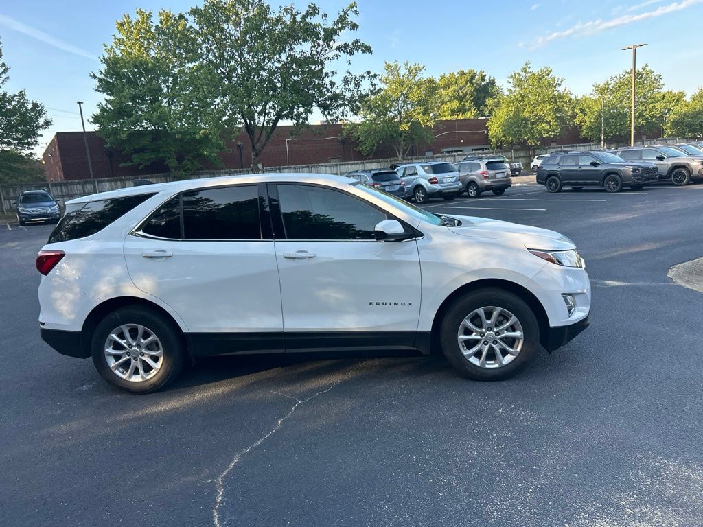 Used 2020 Chevrolet Equinox LT FWD image 2