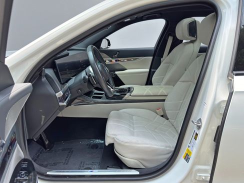 Used 2023 BMW i7 xDrive60 AWD/4WD image 17