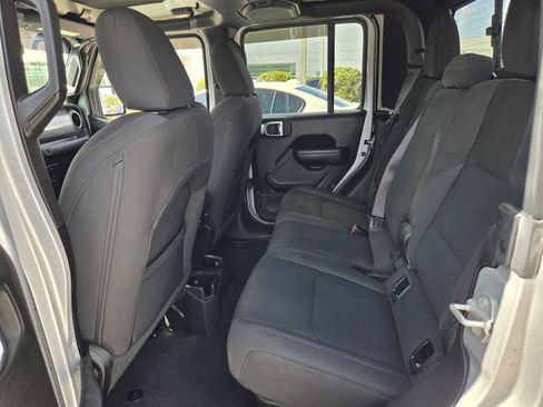 Used 2023 Jeep Gladiator Sport AWD/4WD image 29