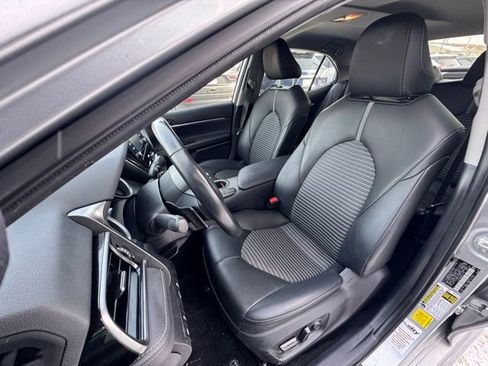 Used 2023 Toyota Camry SE image 9