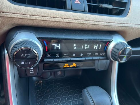 Certified 2025 Toyota RAV4 LE image 25