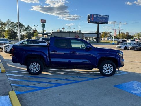 Used 2025 Toyota Tacoma SR5 image 4