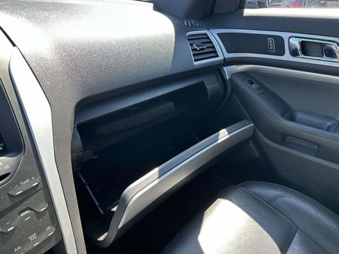 Used 2013 Ford Explorer XLT image 19