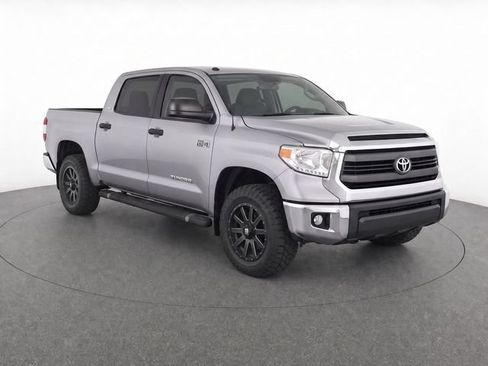 Used 2015 Toyota Tundra SR5 w/ T4 Package RWD image 2