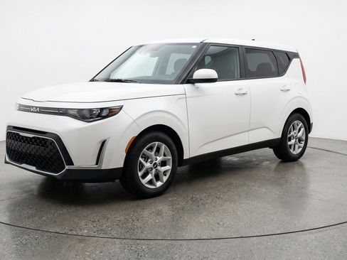 Used 2025 Kia Soul LX w/ LX Technology Package image 3