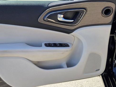 Used 2015 Chrysler 200 C w/ Navigation & Sound Group I image 10