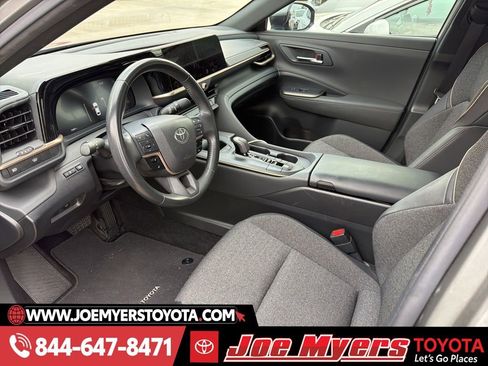 Used 2023 Toyota Crown XLE image 6