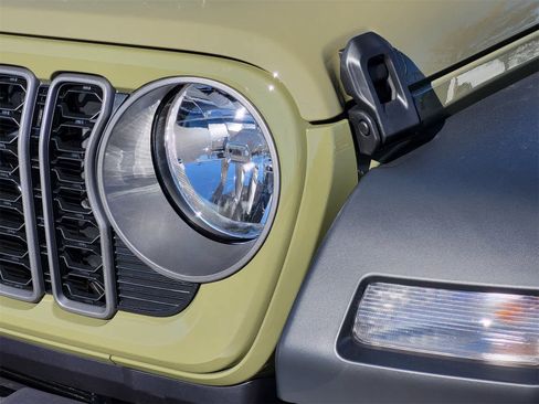 New 2026 Jeep Gladiator Sport image 5