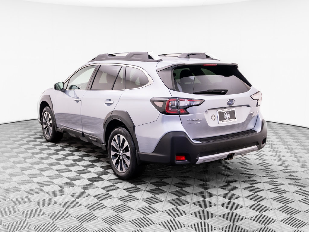 Used 2024 Subaru Outback Touring AWD/4WD image 4