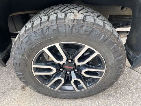 Used 2026 GMC Sierra 1500 AT4 w/ AT4 Premium Package AWD/4WD image 11