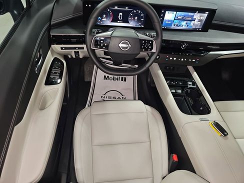 Used 2025 Nissan Murano SV image 29