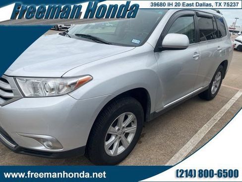 Used 2012 Toyota Highlander 4WD w/ Tech Pkg image 1