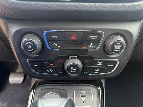 Used 2018 Jeep Compass Limited w/ Navigation Group AWD/4WD image 12