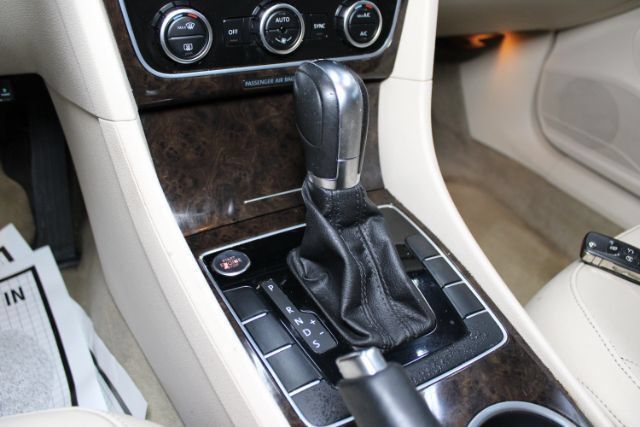 Used 2014 Volkswagen Passat TDI SEL Premium FWD image 13