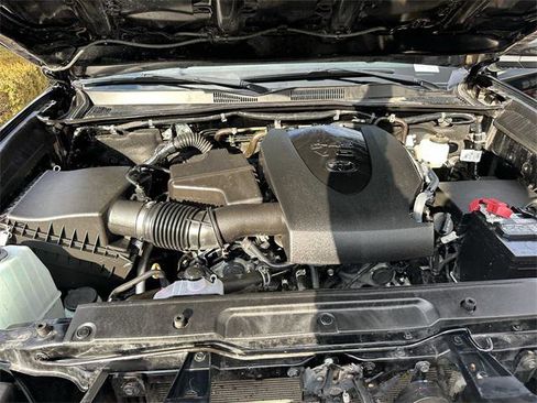 Certified 2023 Toyota Tacoma TRD Off-Road image 26