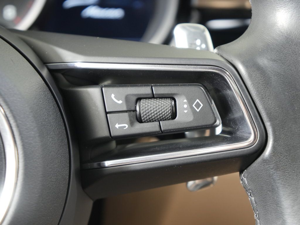 Certified 2023 Porsche Macan AWD/4WD image 27