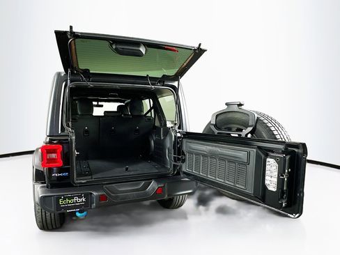 Used 2022 Jeep Wrangler Sahara image 27