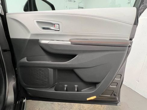 Used 2021 Toyota Sienna XSE AWD/4WD image 11