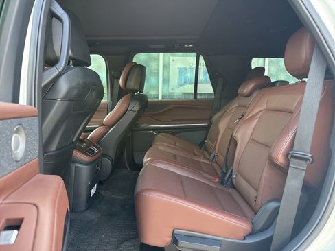 Used 2025 Lincoln Navigator Reserve AWD/4WD image 4