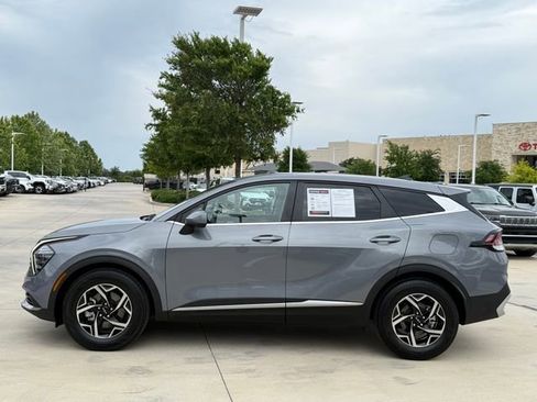 Used 2025 Kia Sportage LX FWD image 7